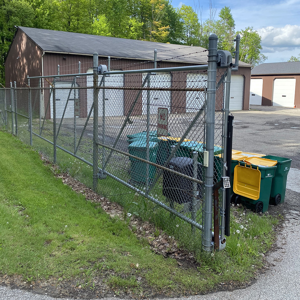 Cantilever Gates Connected To Chain Link Fence